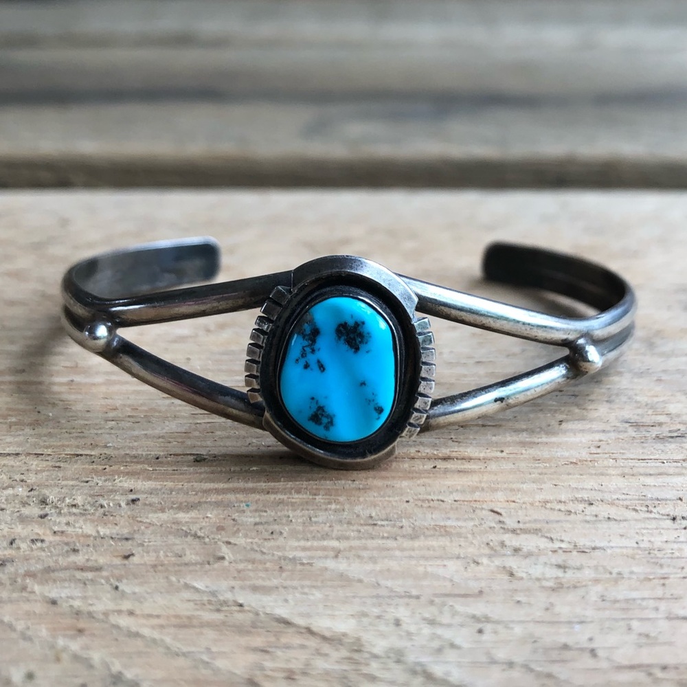 Vintage Navajo Sterling Turquoise Cuff Bracelet - Picture 10 of 13